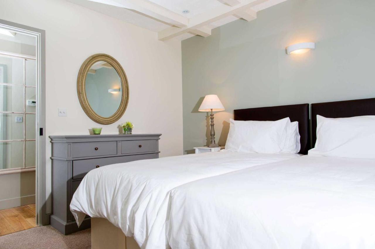 The Bear, Cowbridge Hotell Exteriör bild