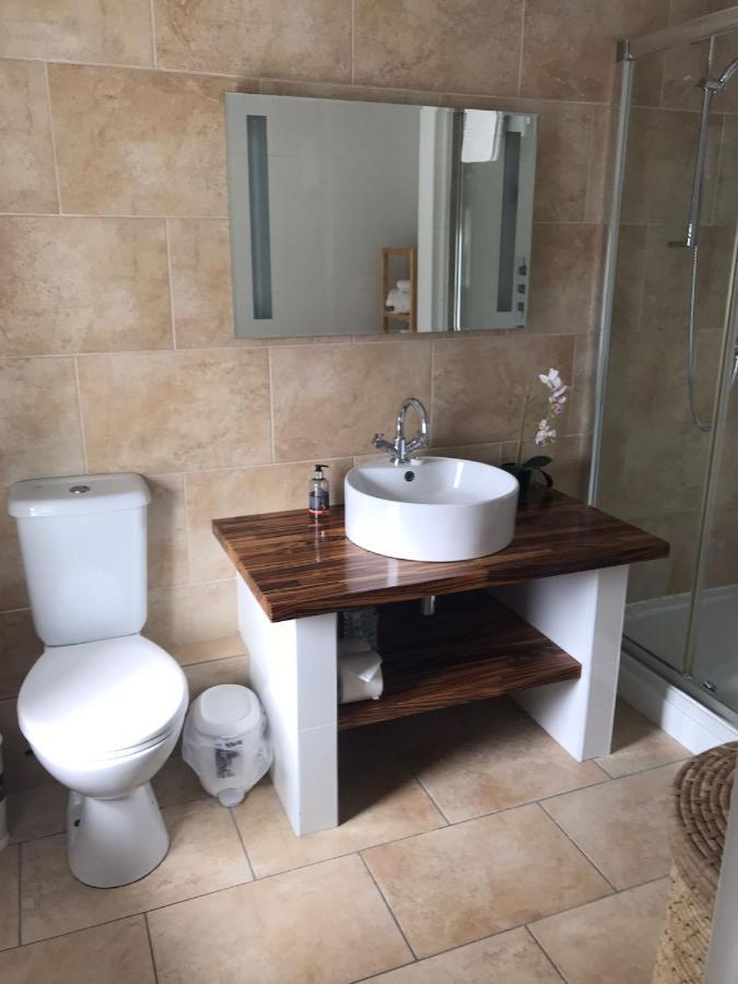 The Bear, Cowbridge Hotell Exteriör bild