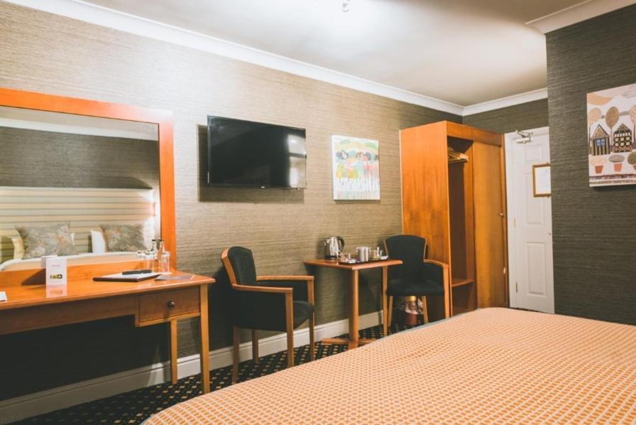 The Bear, Cowbridge Hotell Exteriör bild