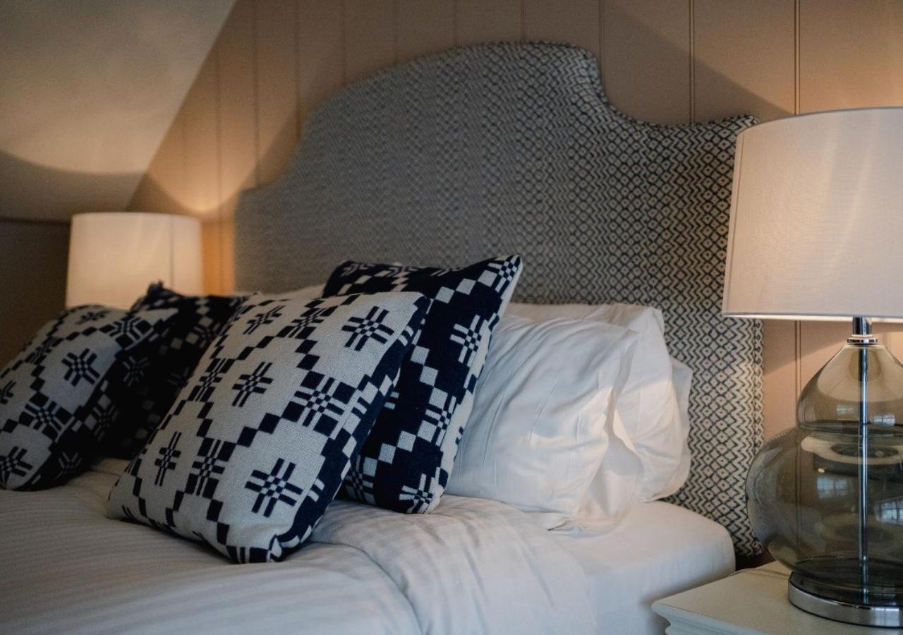 The Bear, Cowbridge Hotell Exteriör bild