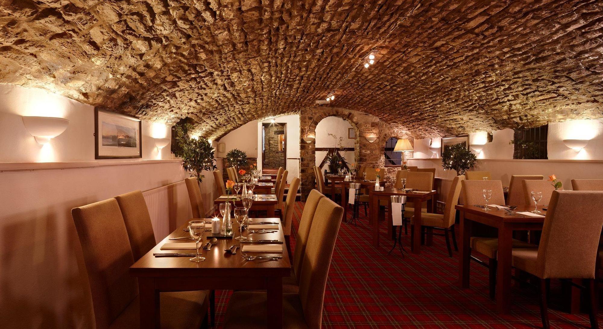 The Bear, Cowbridge Hotell Exteriör bild