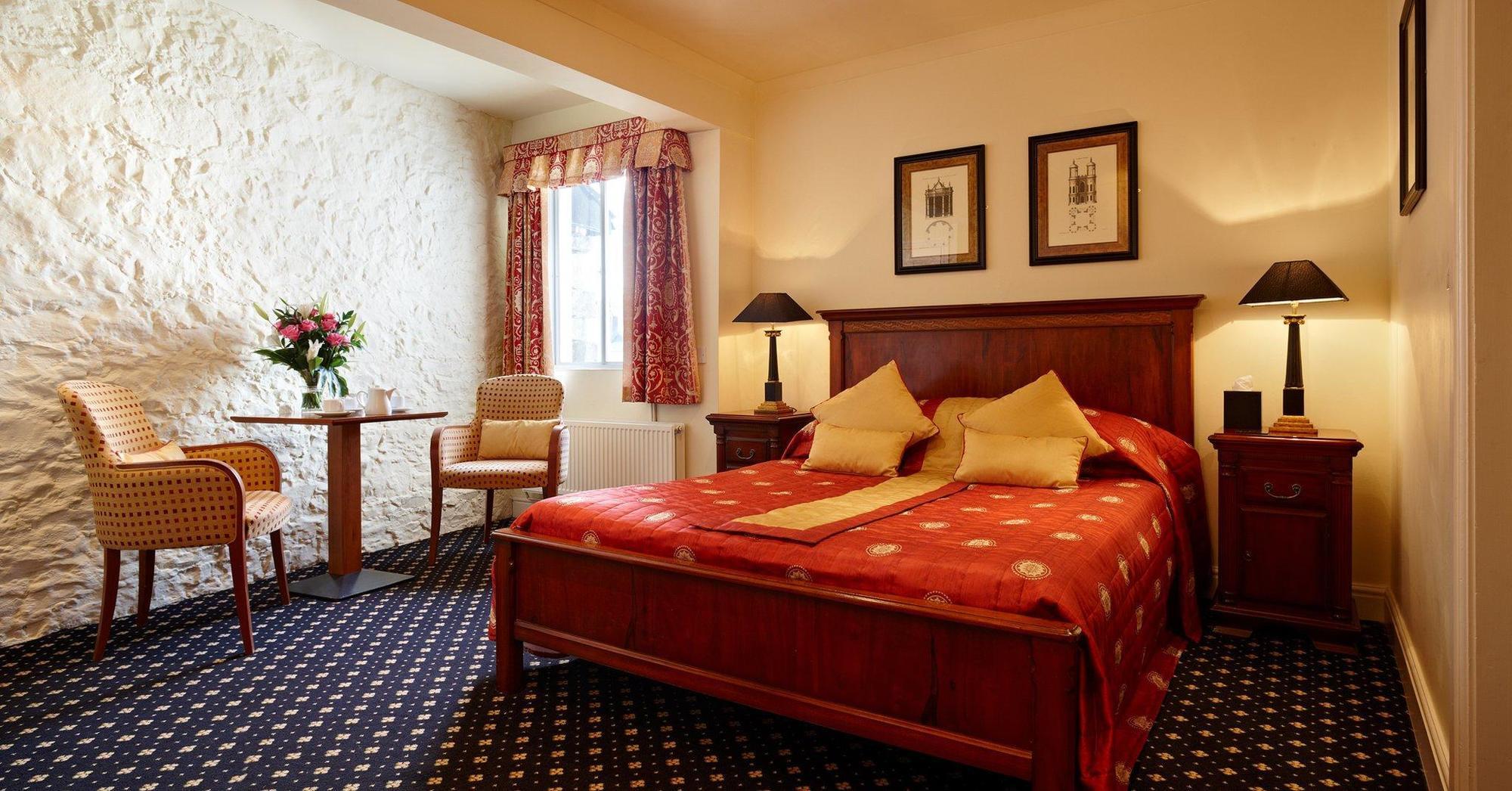 The Bear, Cowbridge Hotell Exteriör bild
