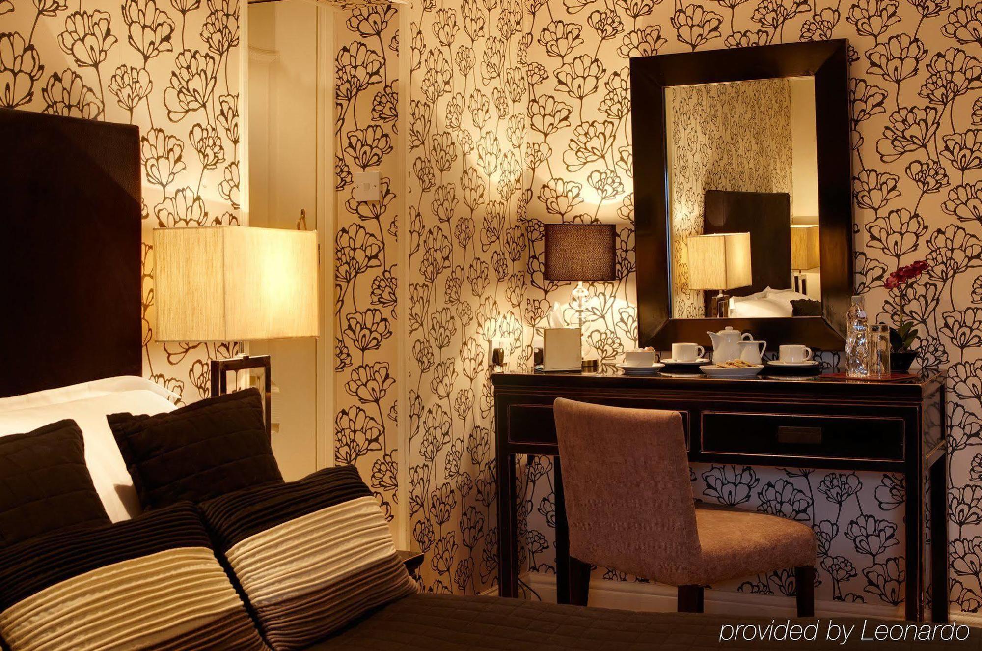 The Bear, Cowbridge Hotell Exteriör bild