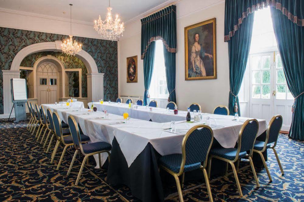 The Bear, Cowbridge Hotell Exteriör bild