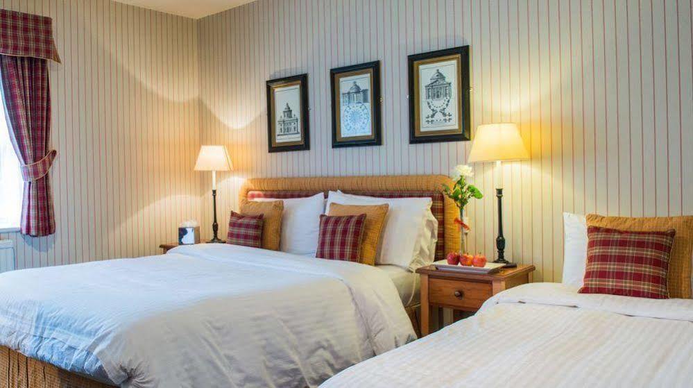 The Bear, Cowbridge Hotell Exteriör bild